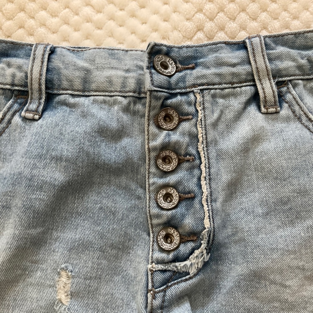 Free People Light‎ Wash Button Fly Distressed Jean Shorts - Size 25 - Picture 3 of 10